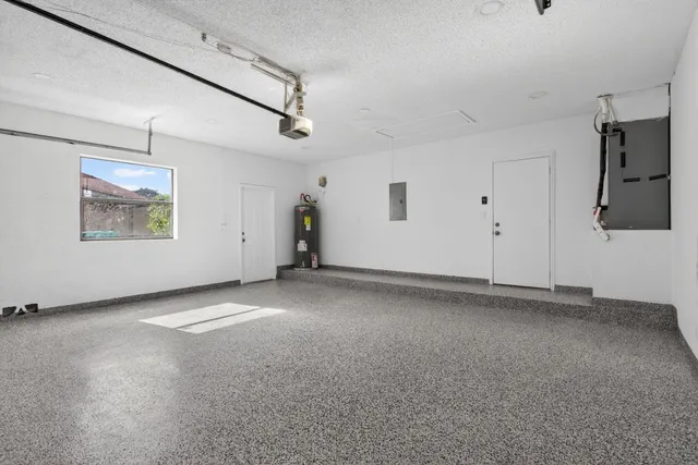 a view of an entryway of the house