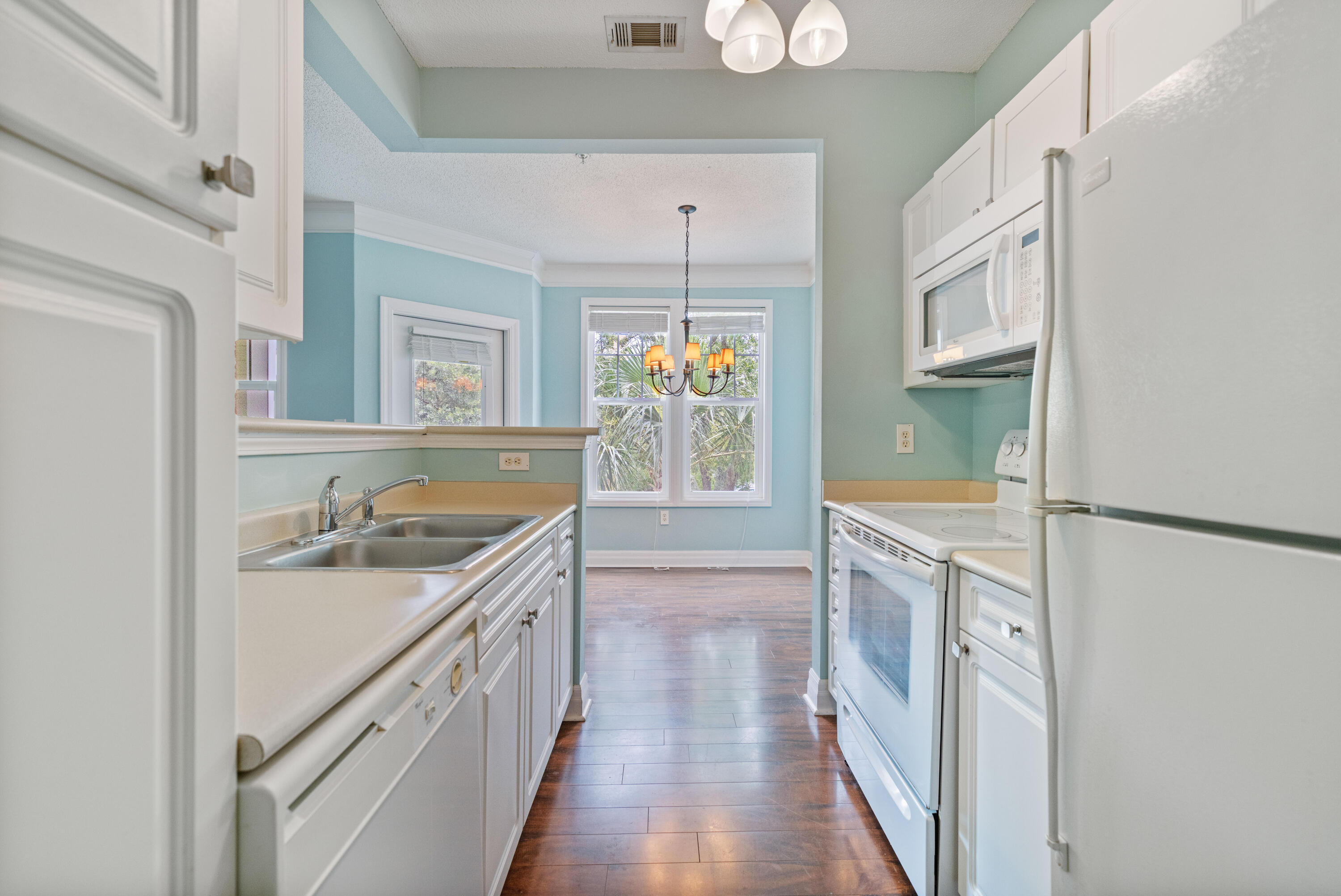 2322 Chatelain Way Mount Pleasant, SC 29464 - Photo 5 of 49