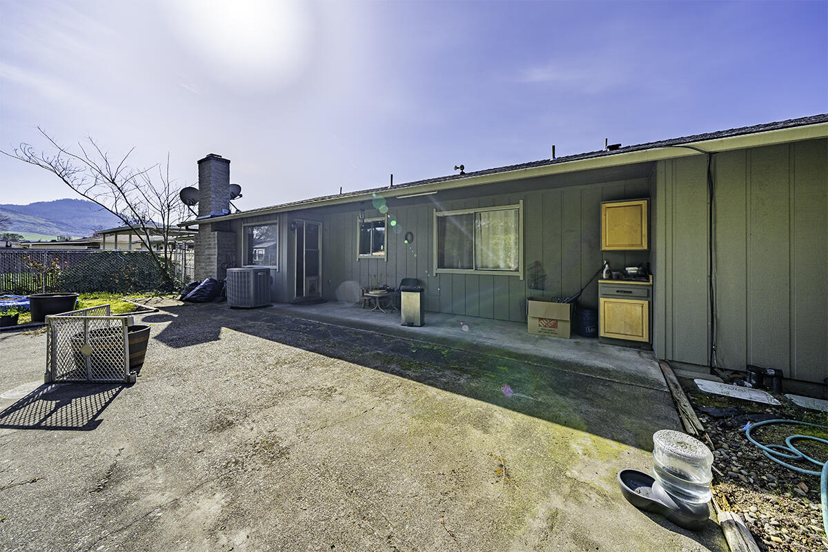 2157 Delta Waters Road Medford, OR 97504 - Photo 26 of 30 DSC05358-HDR-Edit