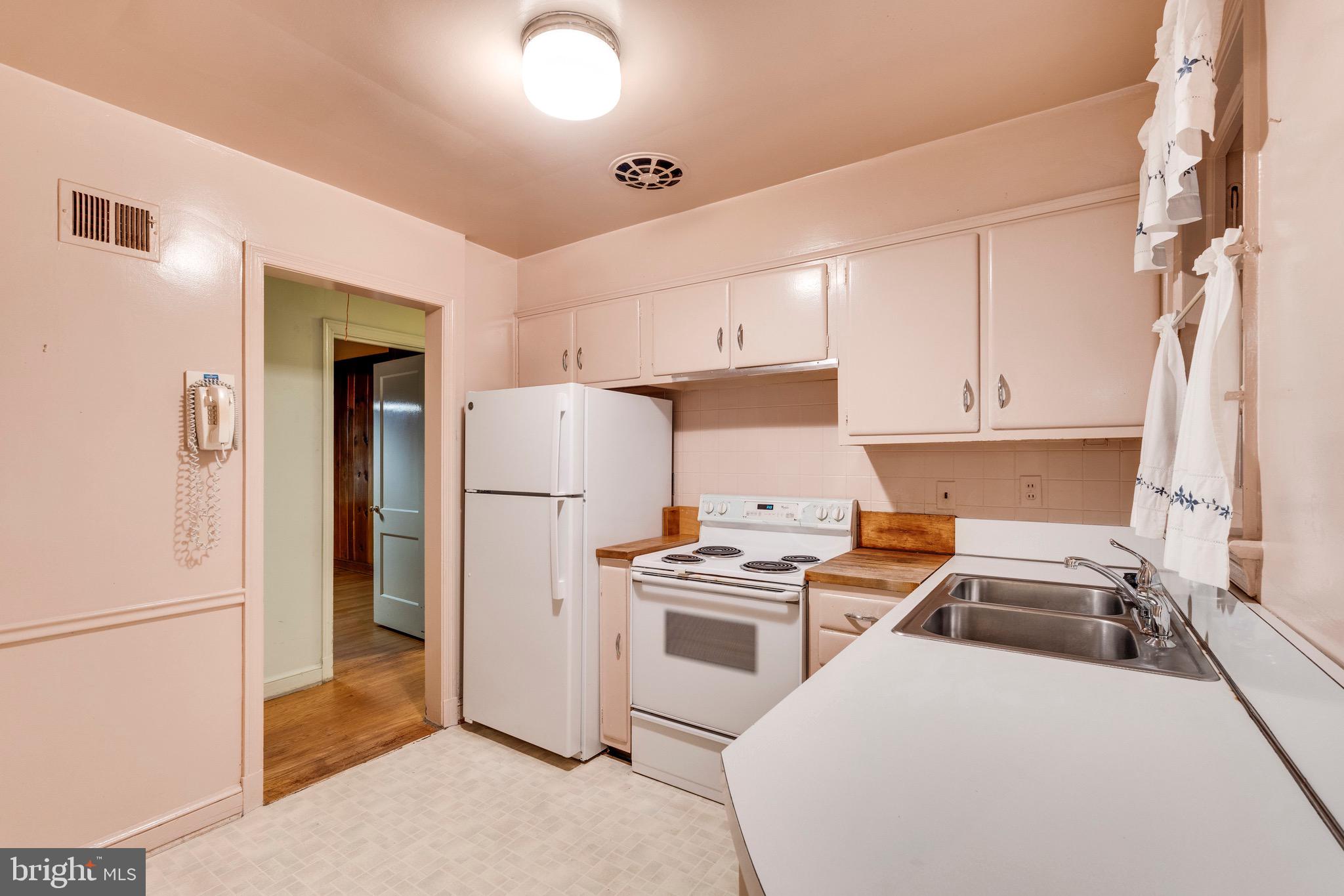 10001 Portland Road Silver Spring, MD 20901 - Photo 22 of 42 Kitchen