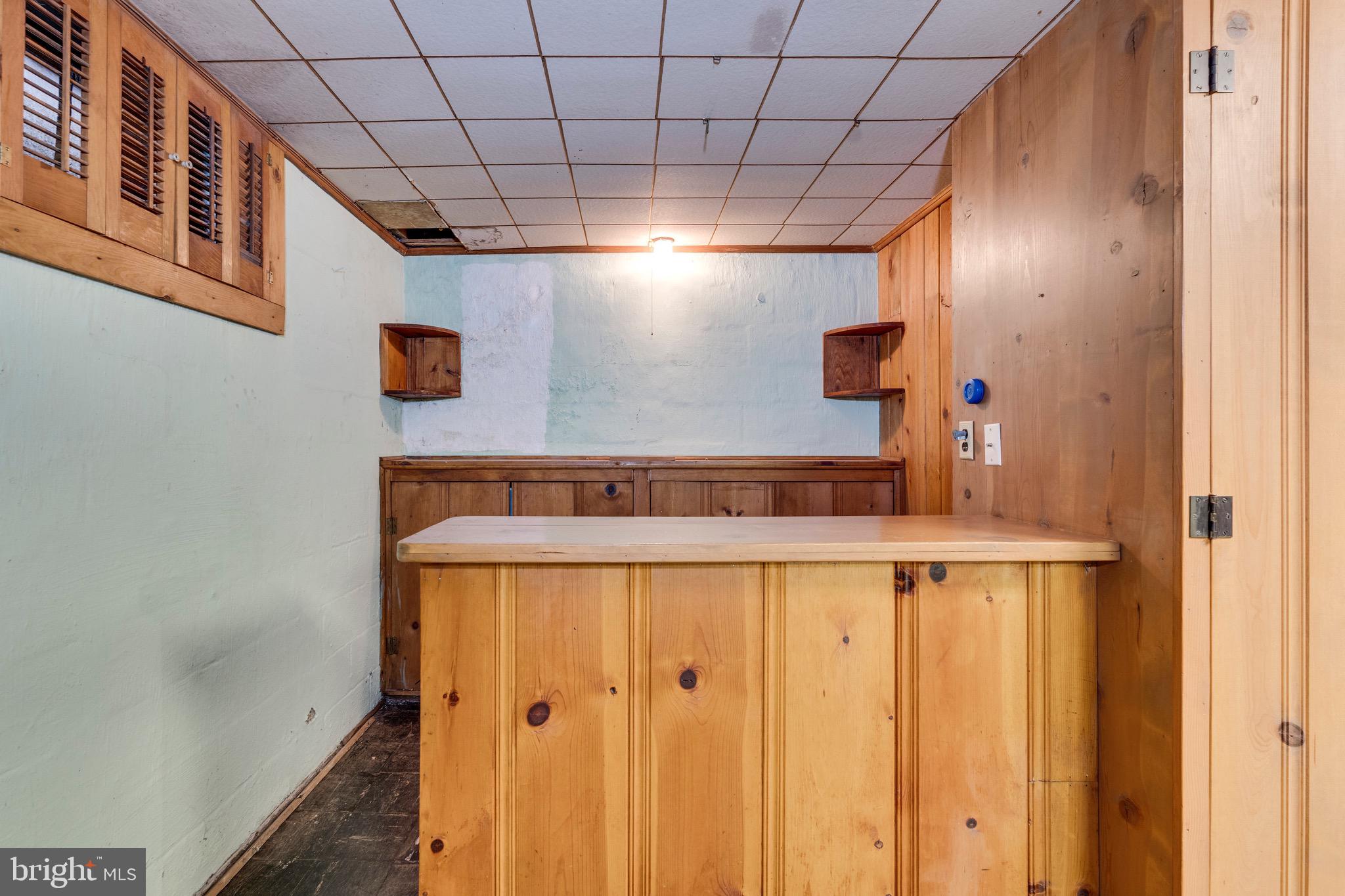 10001 Portland Road Silver Spring, MD 20901 - Photo 27 of 42 Built-in bar in family room