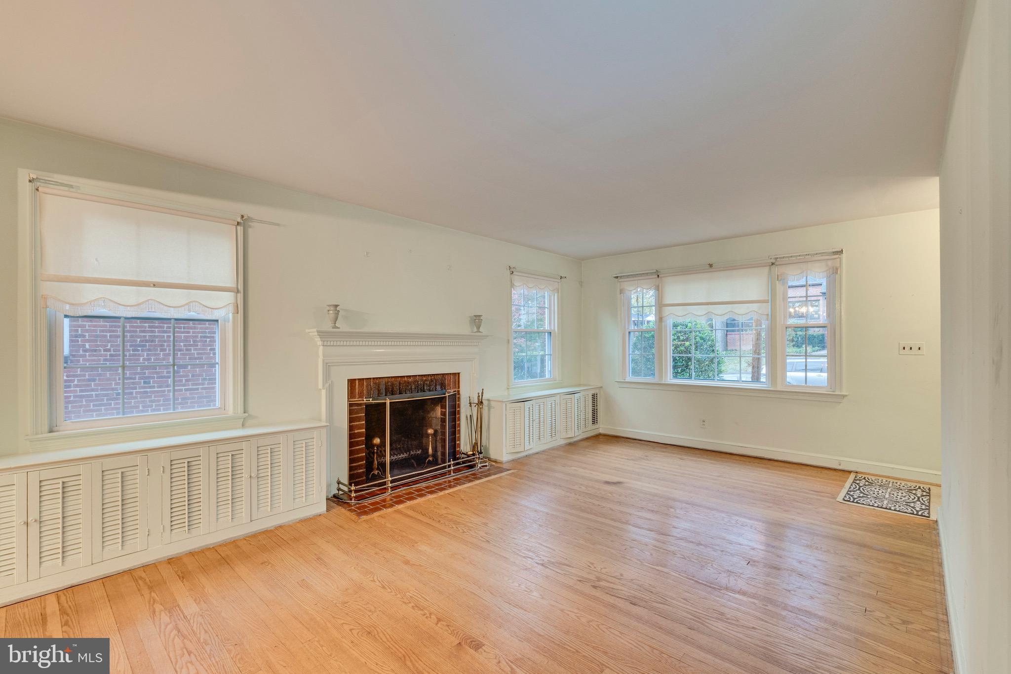 10001 Portland Road Silver Spring, MD 20901 - Photo 9 of 42 Great built-ins