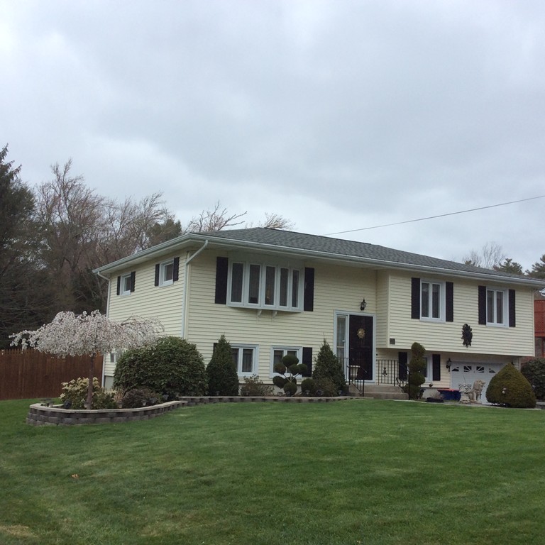 320 Reed Road Westport, MA 02790 - Photo 2 of 23