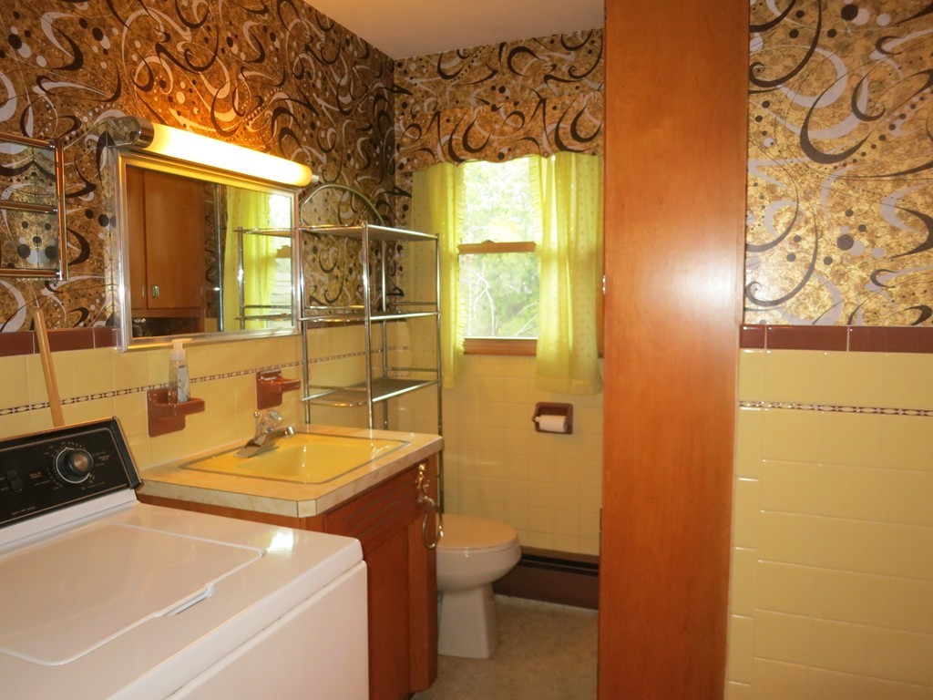 670 Morgan Road West Springfield, MA 01089 - Photo 11 of 28