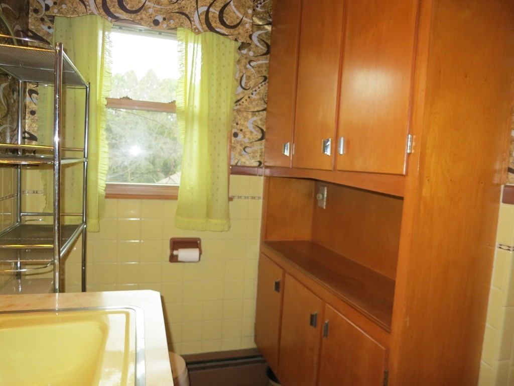 670 Morgan Road West Springfield, MA 01089 - Photo 12 of 28