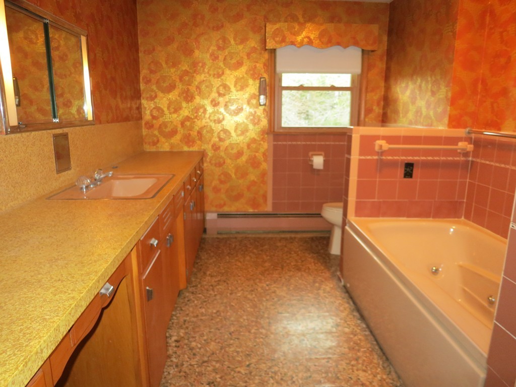 670 Morgan Road West Springfield, MA 01089 - Photo 16 of 28
