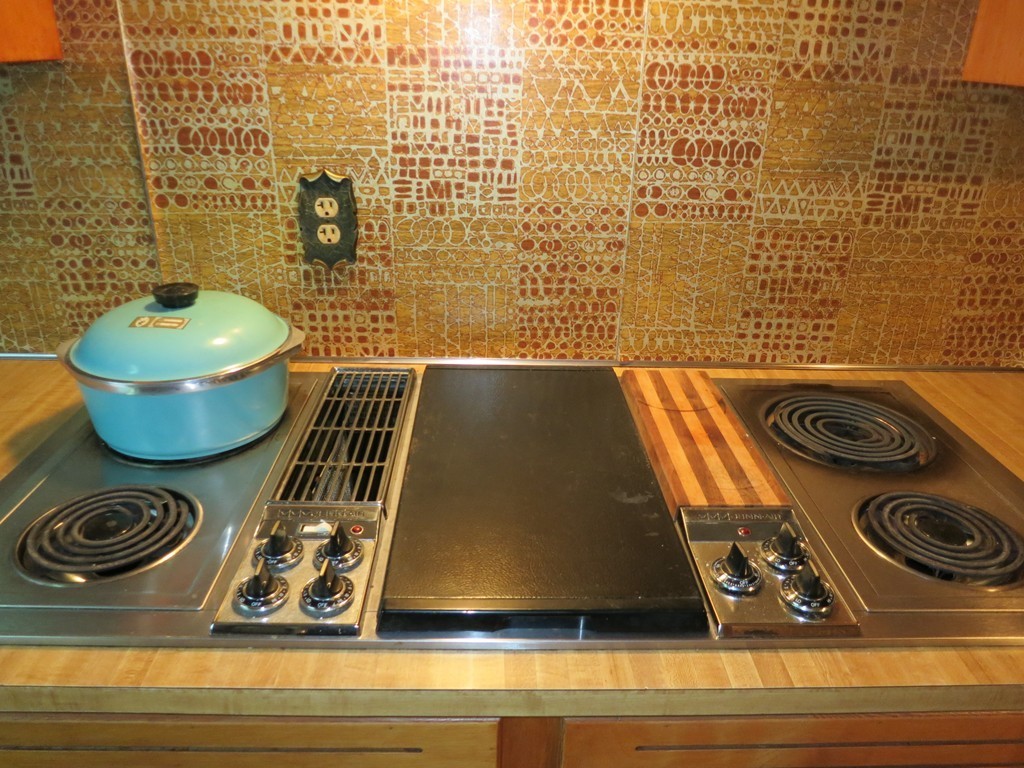 670 Morgan Road West Springfield, MA 01089 - Photo 4 of 28