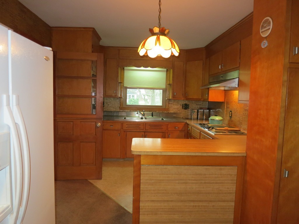 670 Morgan Road West Springfield, MA 01089 - Photo 5 of 28
