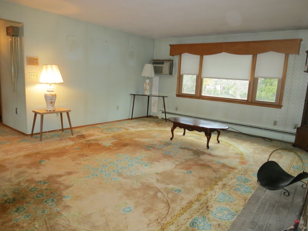 670 Morgan Road West Springfield, MA 01089 - Photo 8 of 28