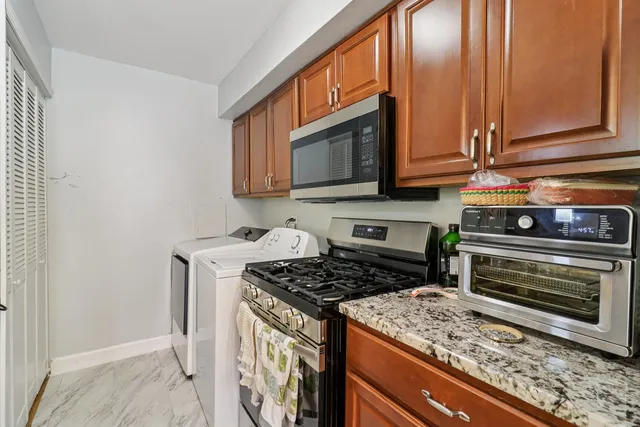 $240,000 | 1685 Cornell Drive, Hoffman Estates, IL 60169