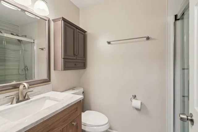 $240,000 | 1685 Cornell Drive, Hoffman Estates, IL 60169