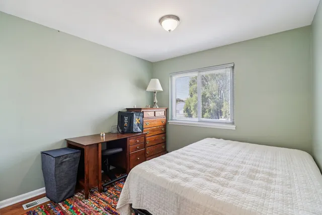 $240,000 | 1685 Cornell Drive, Hoffman Estates, IL 60169