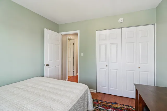 $240,000 | 1685 Cornell Drive, Hoffman Estates, IL 60169