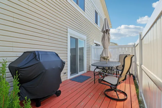 $240,000 | 1685 Cornell Drive, Hoffman Estates, IL 60169