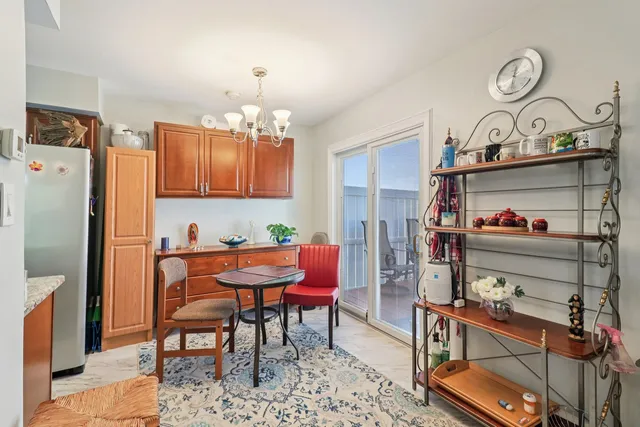 $240,000 | 1685 Cornell Drive, Hoffman Estates, IL 60169