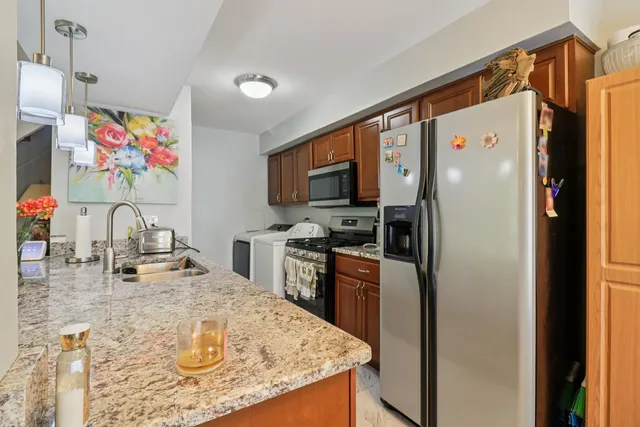 $240,000 | 1685 Cornell Drive, Hoffman Estates, IL 60169