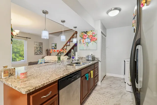 $240,000 | 1685 Cornell Drive, Hoffman Estates, IL 60169