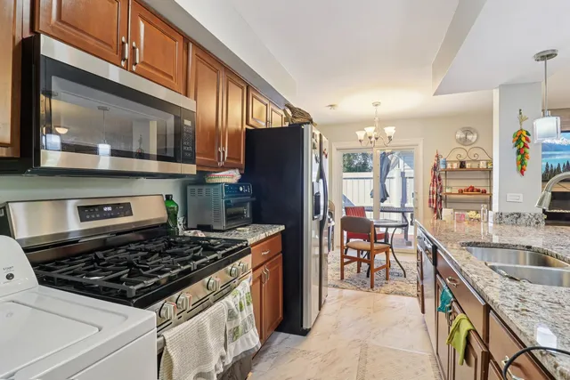 $240,000 | 1685 Cornell Drive, Hoffman Estates, IL 60169