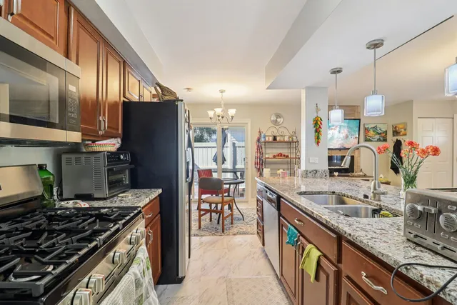 $240,000 | 1685 Cornell Drive, Hoffman Estates, IL 60169