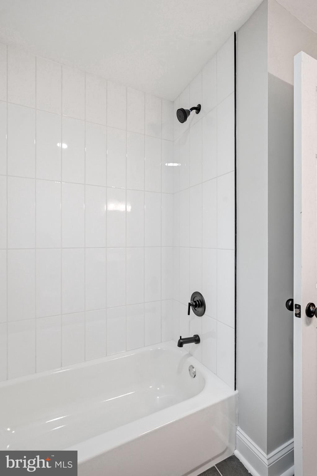 18 Waltham Drive Tabernacle, NJ 08088 - Photo 32 of 43 a bathroom with a bathtub