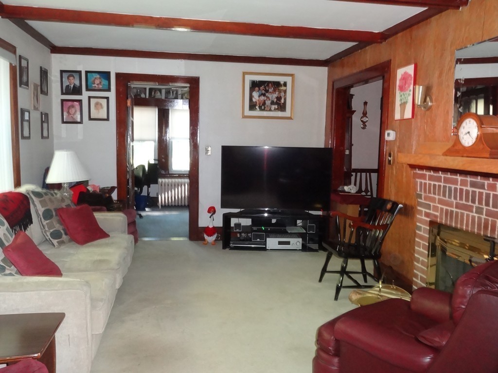 36 Oakwood Road Newton, MA 02466 - Photo 3 of 14 Gallery Image 3