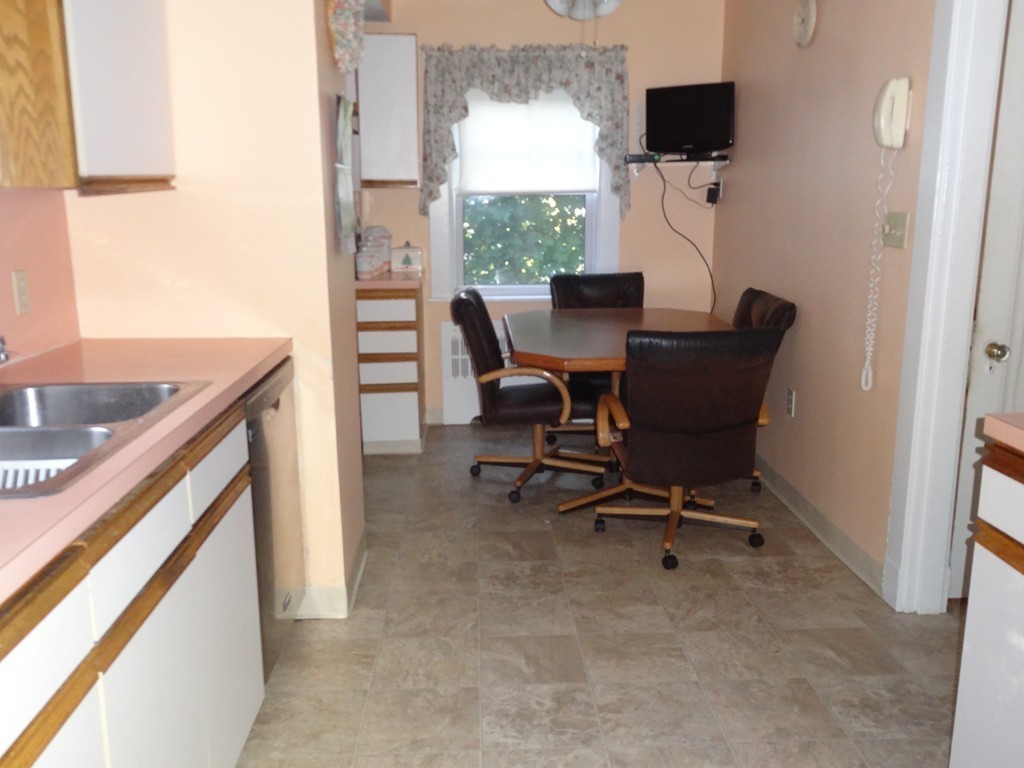 36 Oakwood Road Newton, MA 02466 - Photo 6 of 14 Gallery Image 6