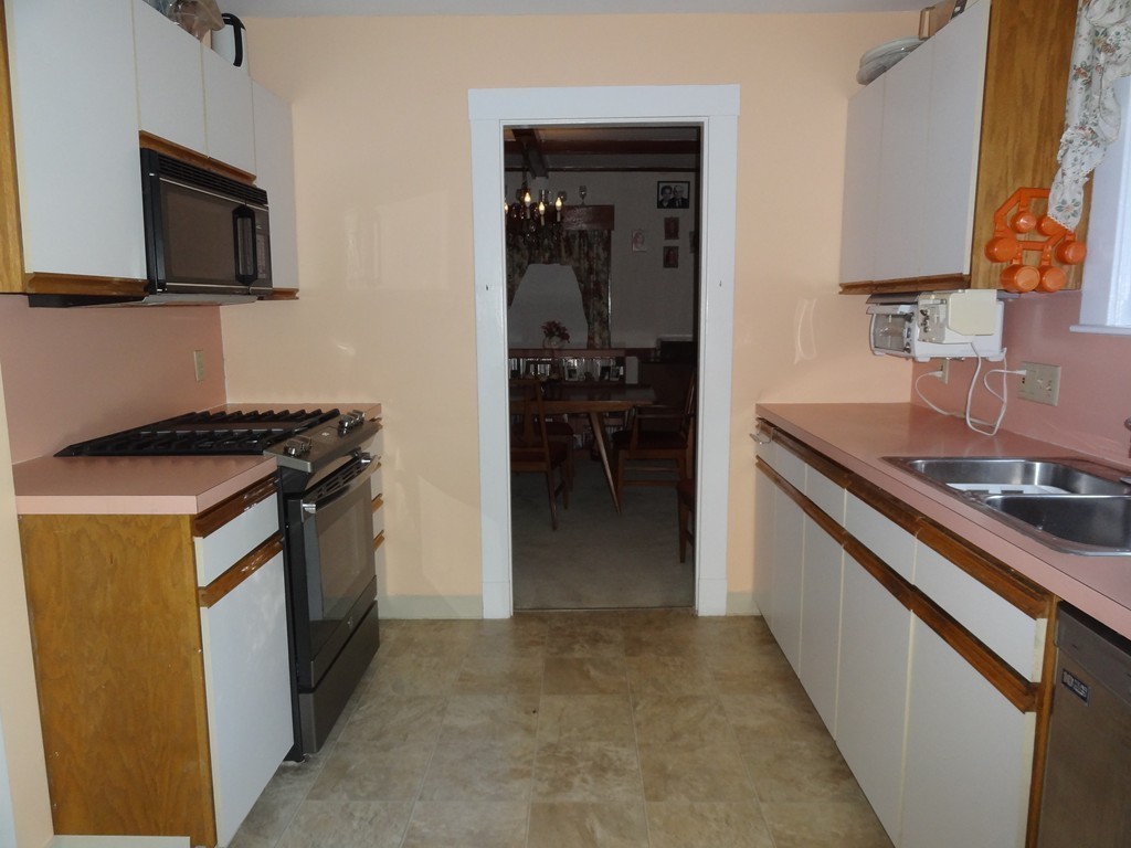 36 Oakwood Road Newton, MA 02466 - Photo 7 of 14 Gallery Image 7