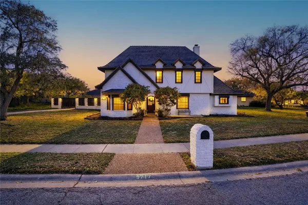 $599,900 | 3717 Castle River Drive, Corpus Christi, TX 78410