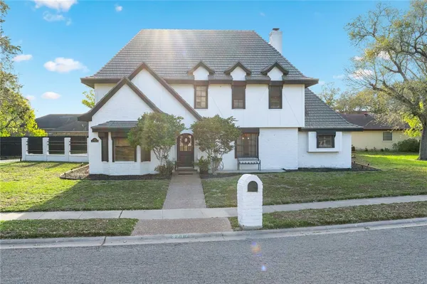 $599,900 | 3717 Castle River Drive, Corpus Christi, TX 78410