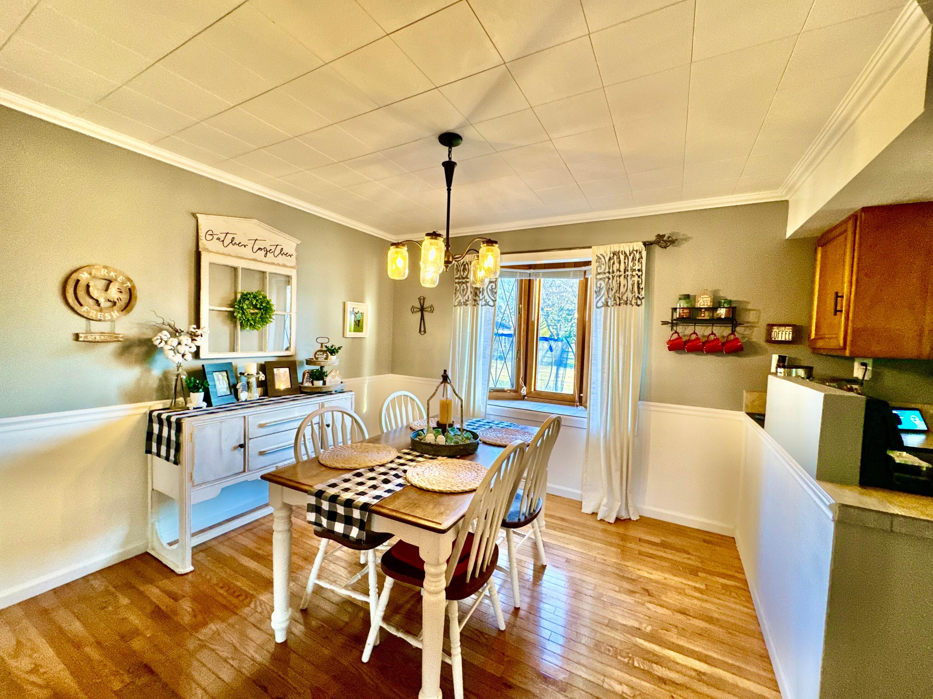 1591 Coonpath Road Northeast Lancaster, OH 43130 - Photo 13 of 50 Dining Area