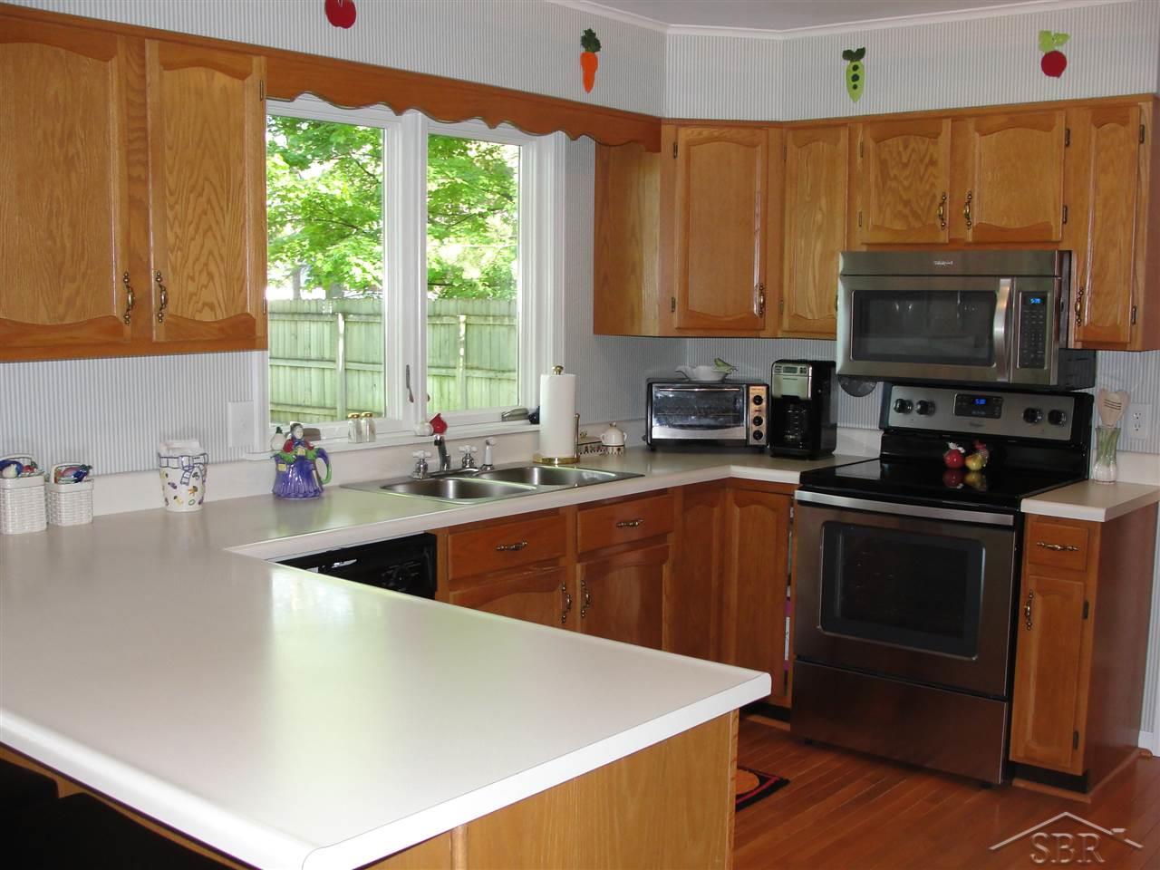 671 Stoneham Road Saginaw, MI 48638 - Photo 17 of 49 31311634-17.JPG