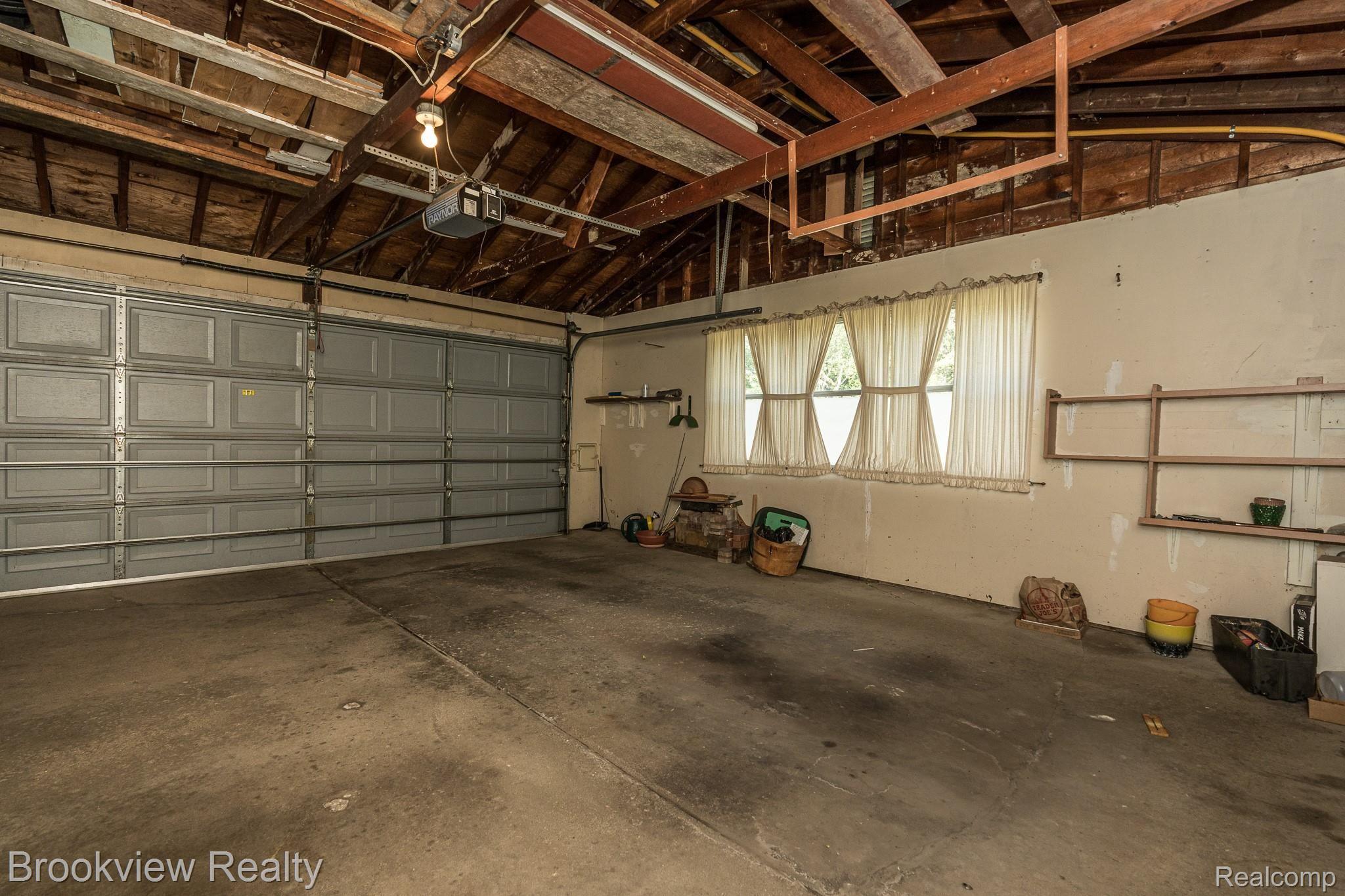 290 Donegal Drive Rochester, MI 48309 - Photo 27 of 33 290 Donegal MLS-W028.jpg