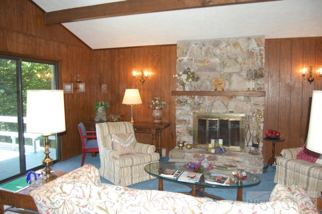 207 Lakeview Road Newland, NC 28657 - Photo 4 of 32 Gallery Image 4