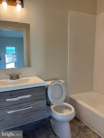 $350,000 | 402 Colwyn Avenue, Darby, PA 19023