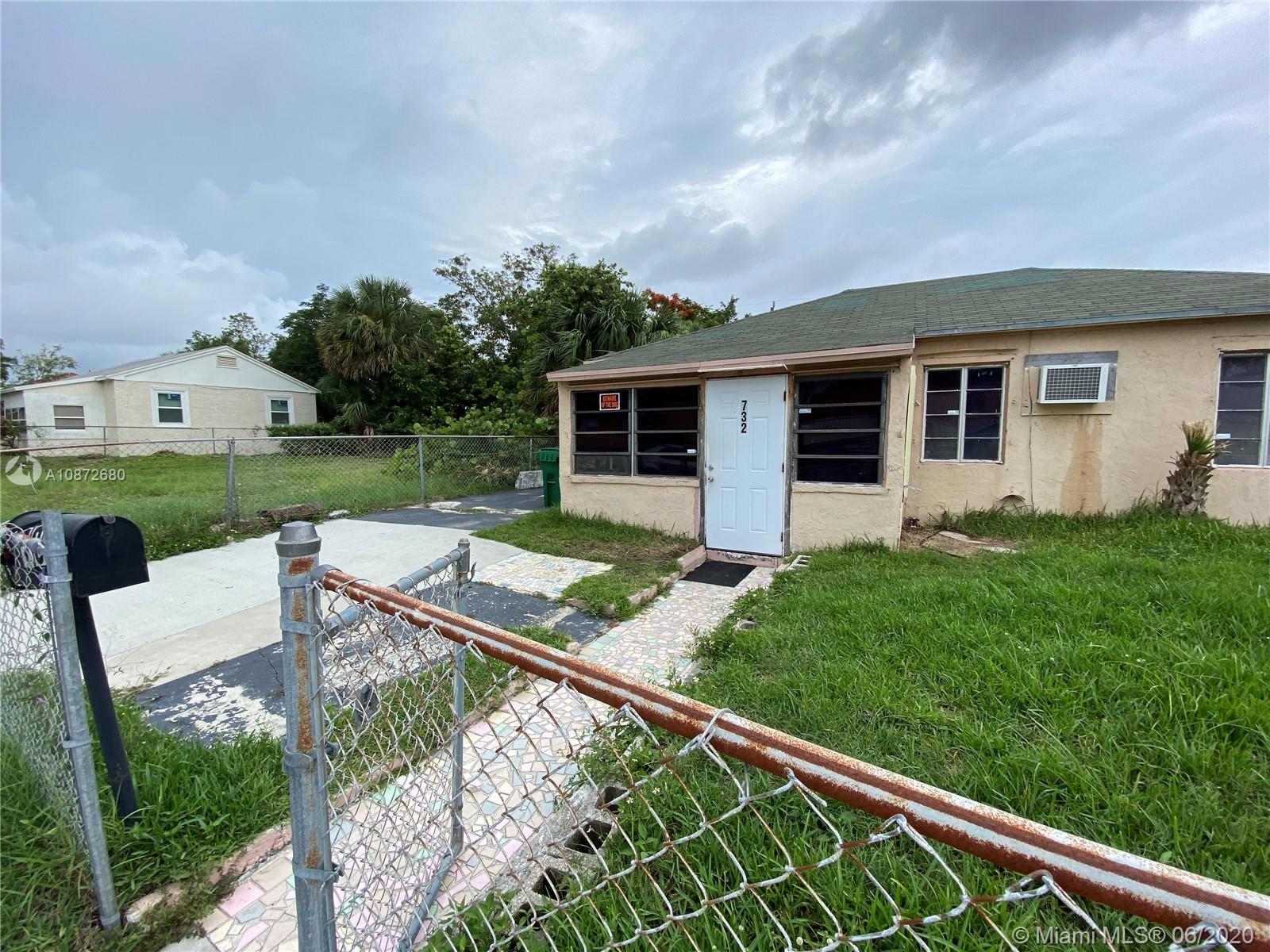 732 West 3rd Street Riviera Beach, FL 33404 - Photo 2 of 10