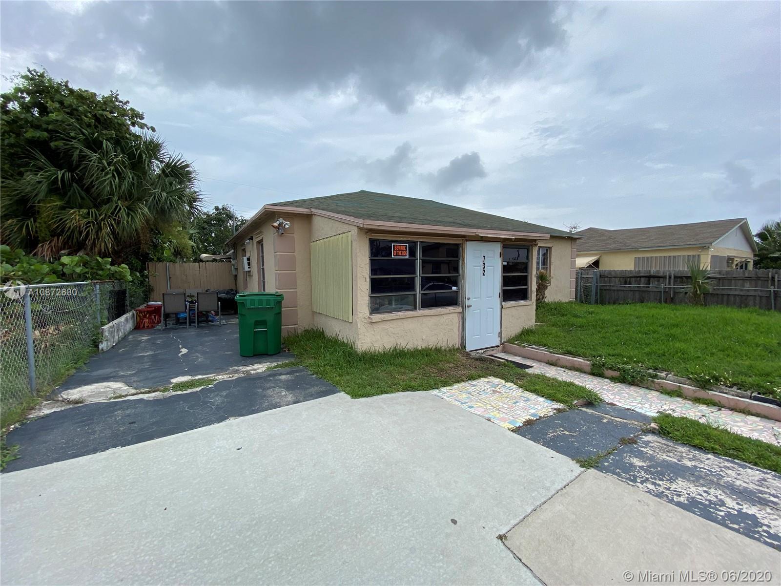 732 West 3rd Street Riviera Beach, FL 33404 - Photo 3 of 10