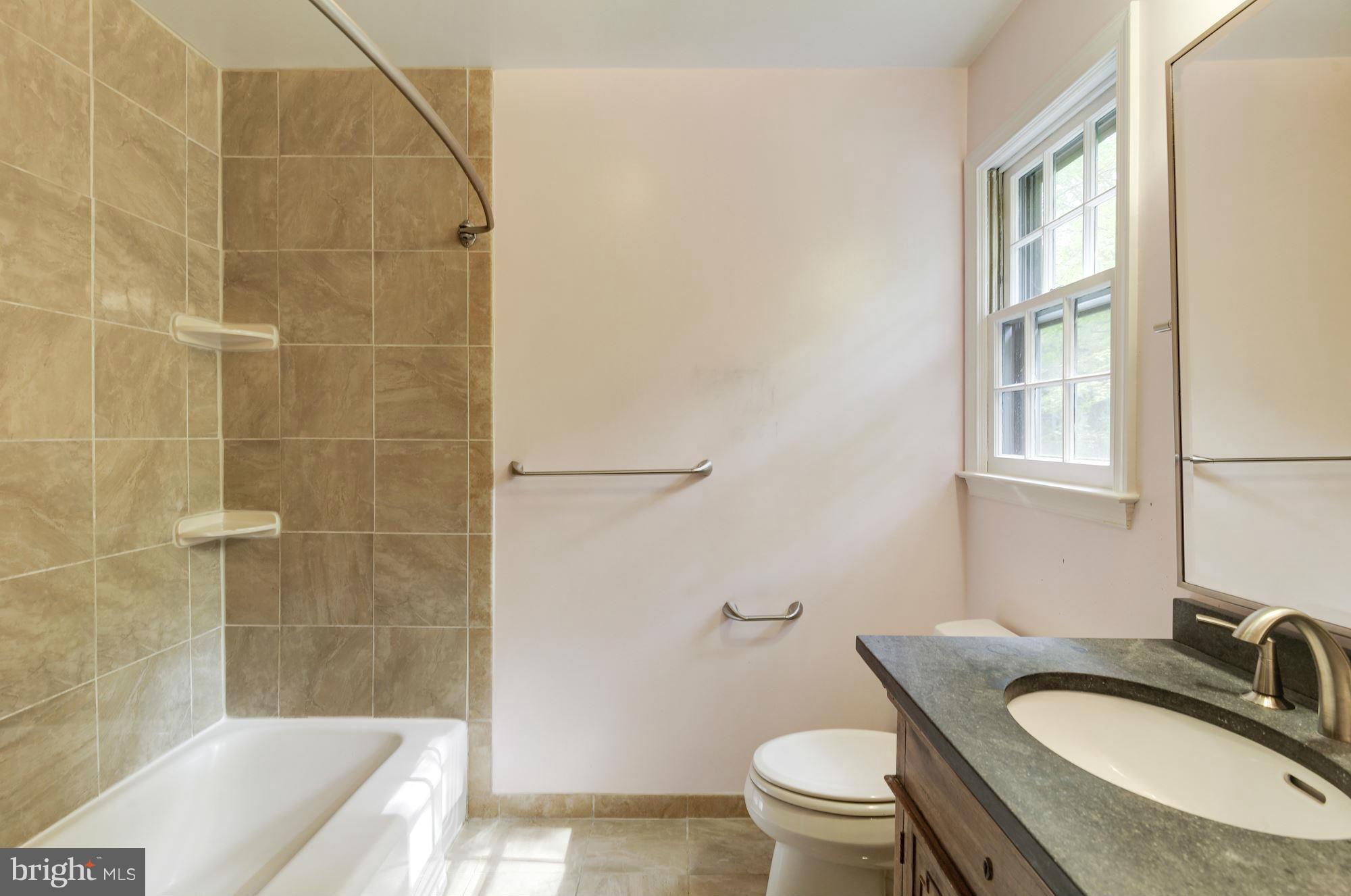 4081 Ridgeview Circle McLean, VA 22101 - Photo 19 of 30 Bath (Master)
