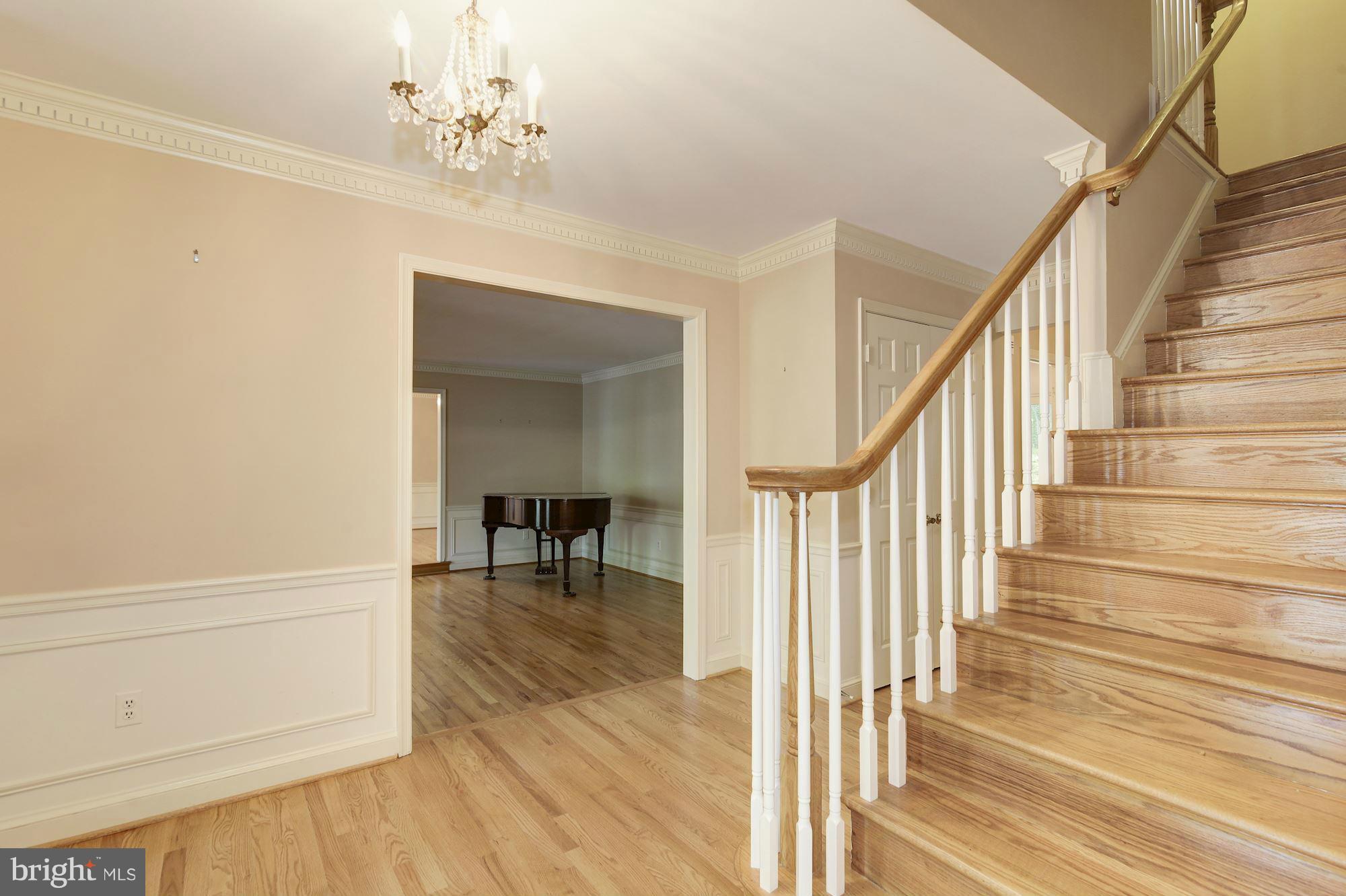 4081 Ridgeview Circle McLean, VA 22101 - Photo 3 of 30 Foyer