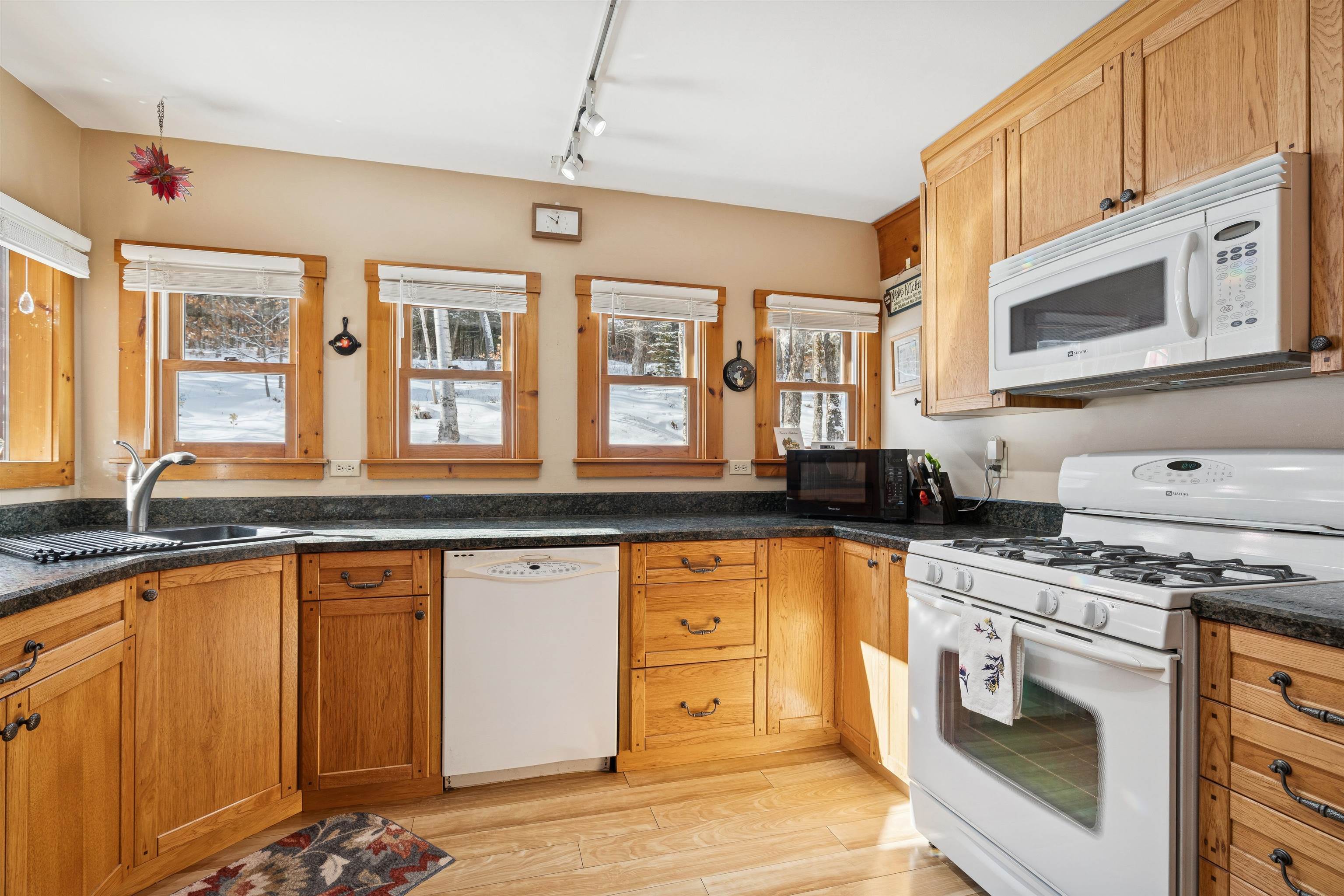 188 Turnpike Road Strafford, VT 05070 - Photo 4 of 31