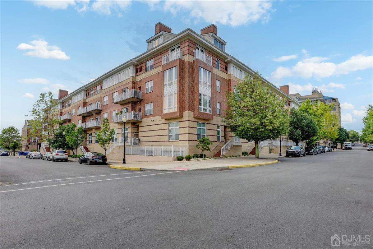 368 Rector Street, Unit 503 Perth Amboy, NJ 08861 - Photo 2 of 33 Gallery Image 2