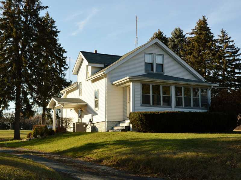 3202 Old Pittsburgh Road New Castle, PA 16101 - Photo 1 of 7 Exterior Front.