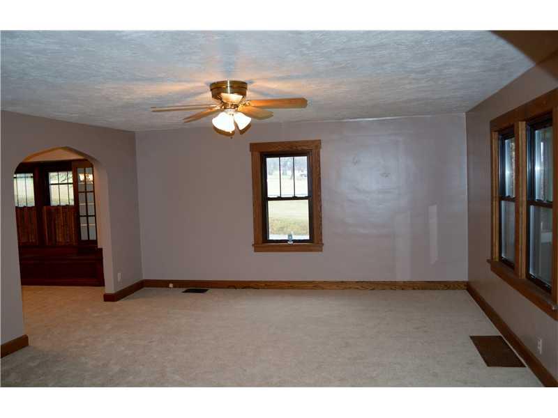 3202 Old Pittsburgh Road New Castle, PA 16101 - Photo 4 of 7 Living Room.