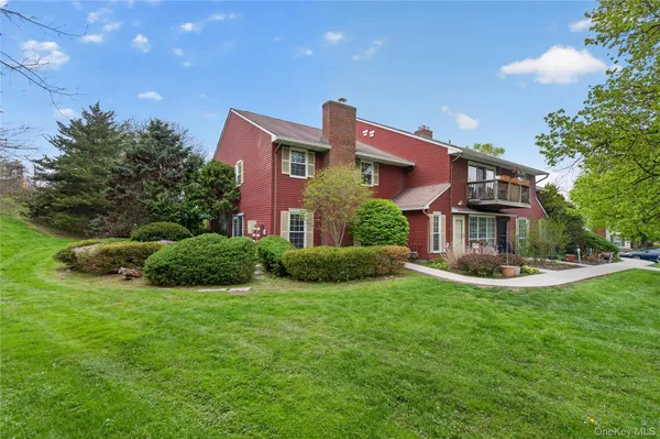 $324,999 | 12 Homestead Village Drive, Warwick, NY 10990