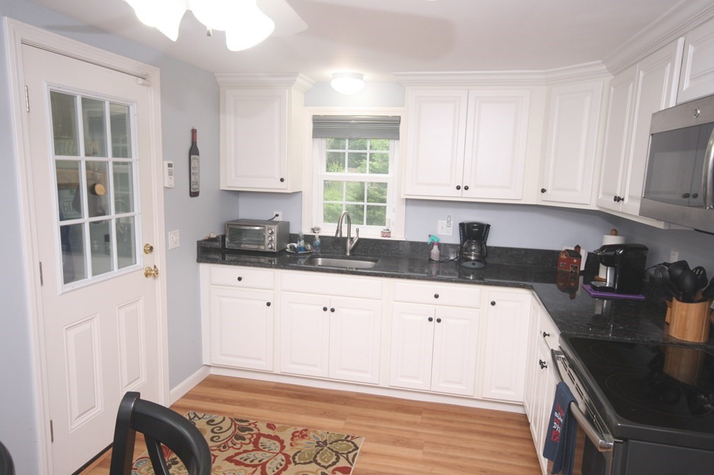 364 Shore Road Bourne, MA 02532 - Photo 9 of 30