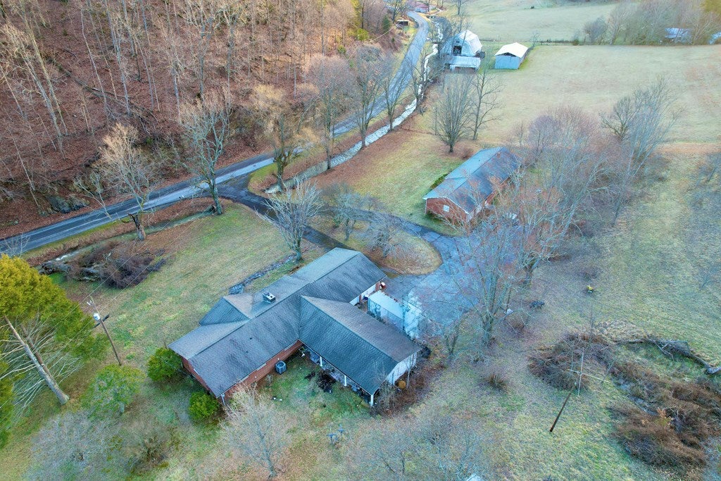 1074 Wassum Valley Road Marion, VA 24354 - Photo 3 of 8 Gallery Image 3