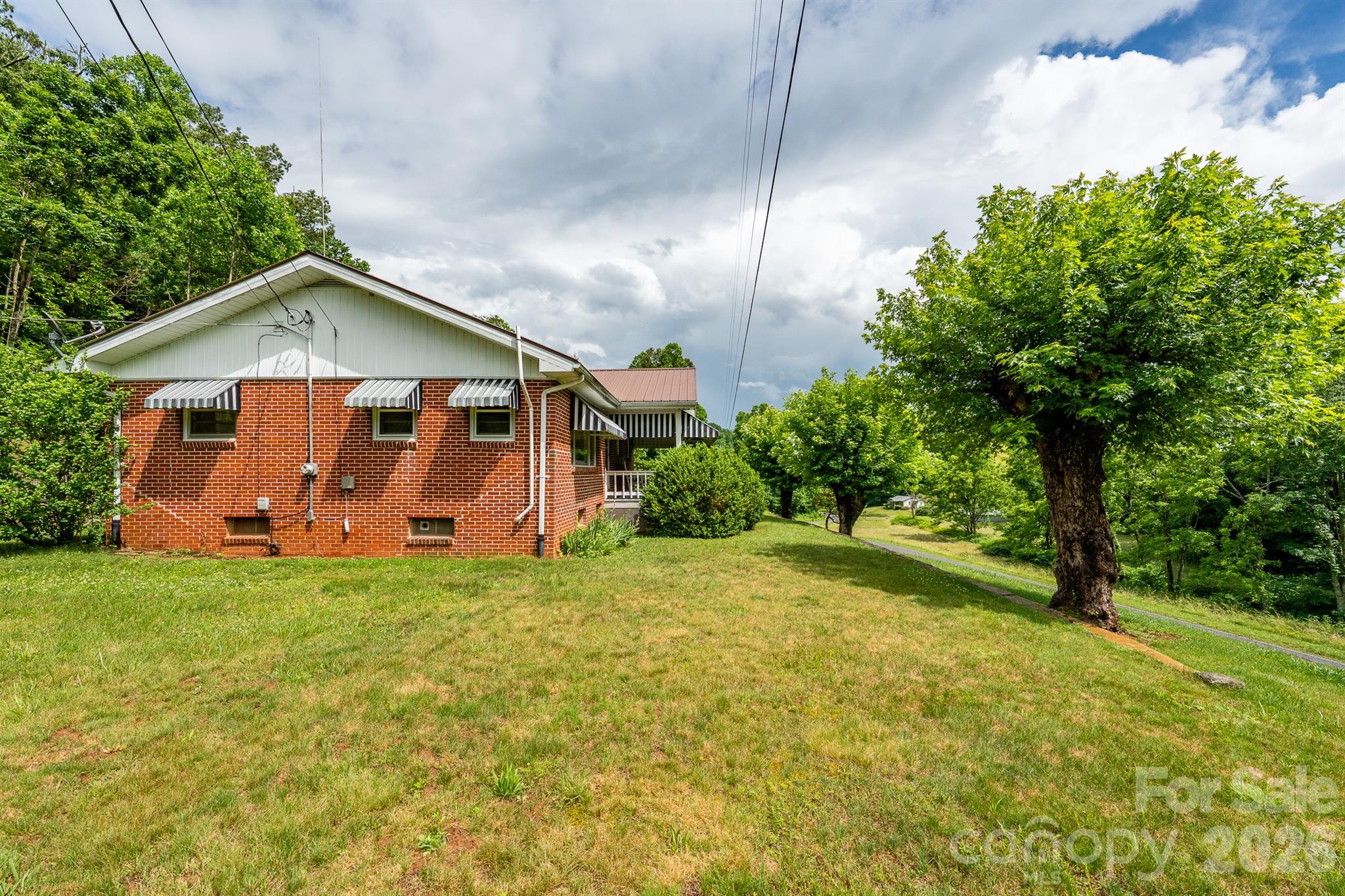 302 Sprinkle Branch Road Marshall, NC 28753 - Photo 9 of 38