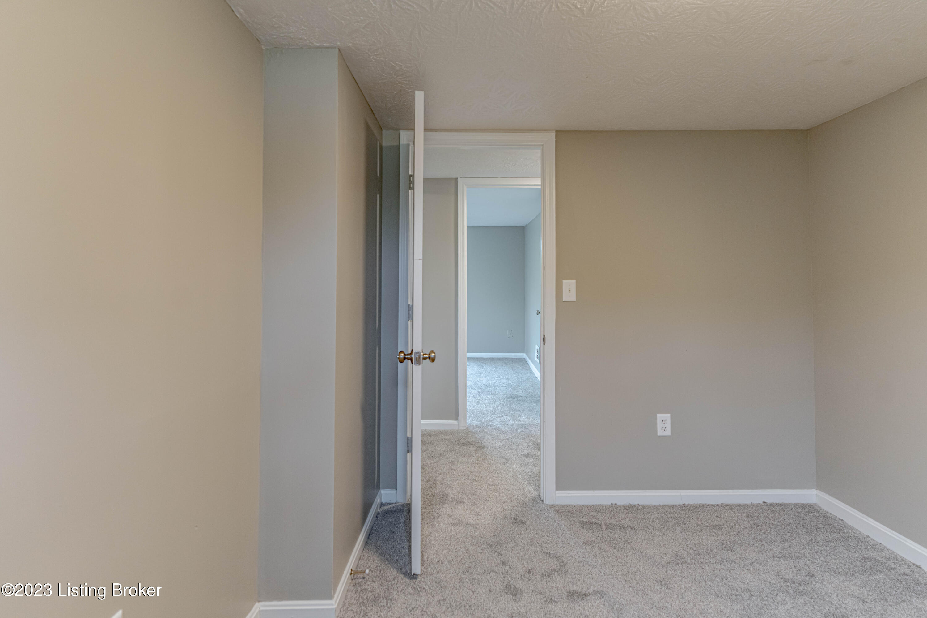 6002 Pendleton Road Louisville, KY 40272 - Photo 36 of 66 DSC02183