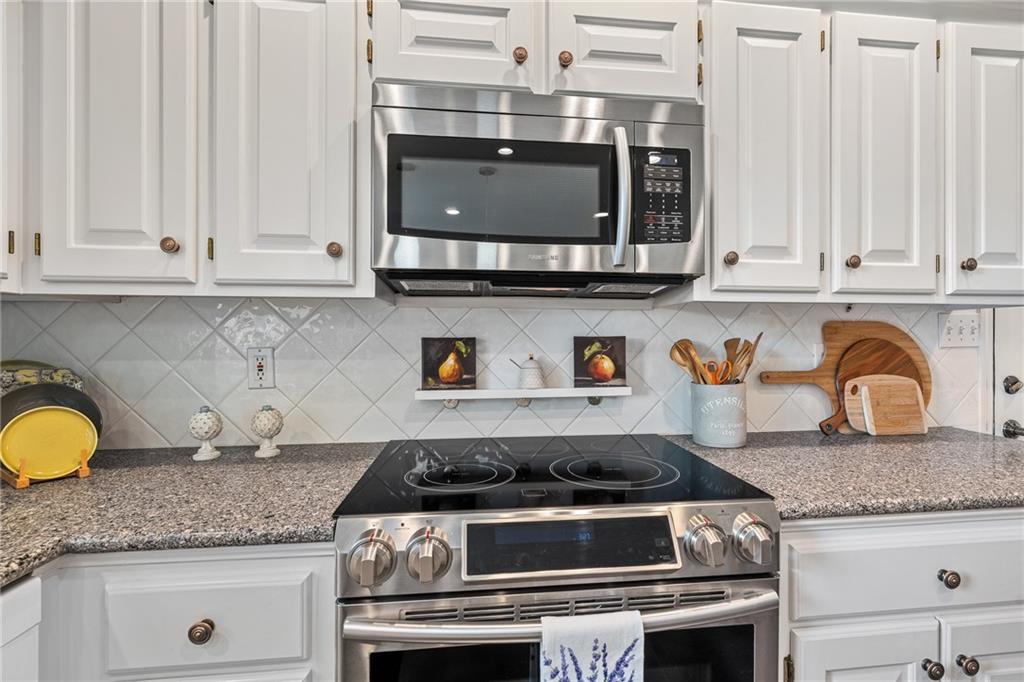 9416 Wenonga Road Leawood, KS 66206 - Photo 20 of 54