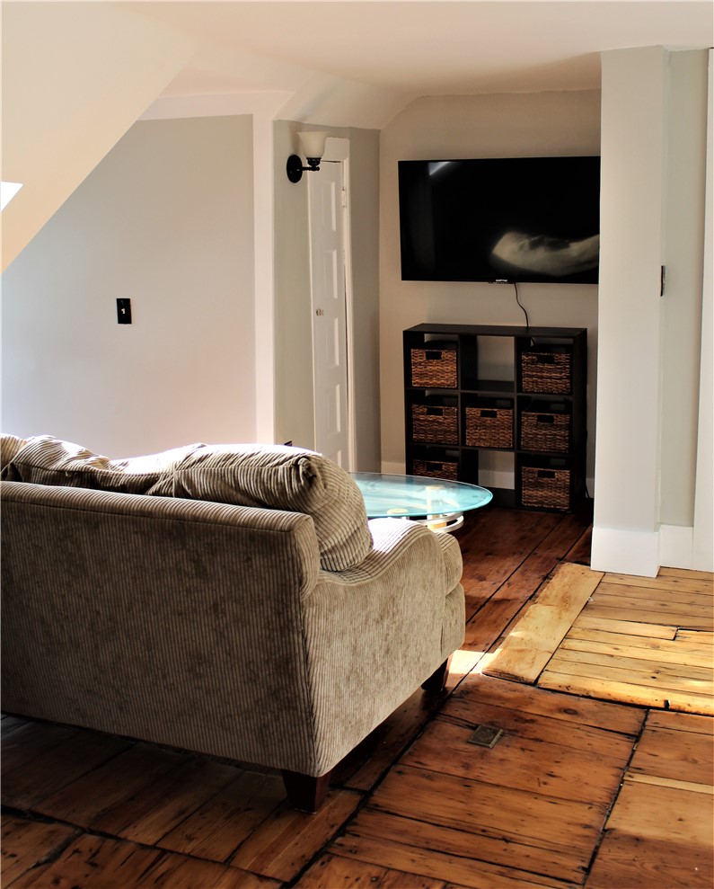 283 Spring Street, Unit 3 Newport, RI 02840 - Photo 5 of 20