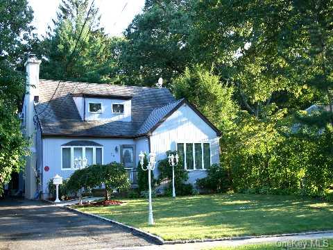 29 Meadowbrook Road Syosset, NY 11791 - Photo 1 of 1